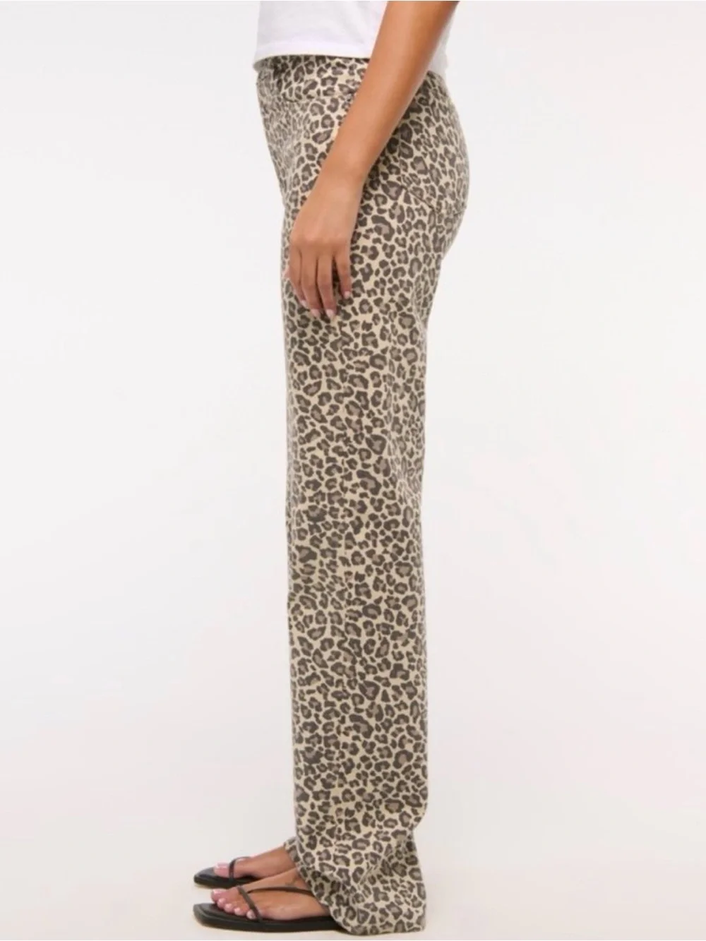 Abercrombie Curve Love High Rise 90s Relaxed Jean in Leopard Print Size 14 - Picture 3 of 13